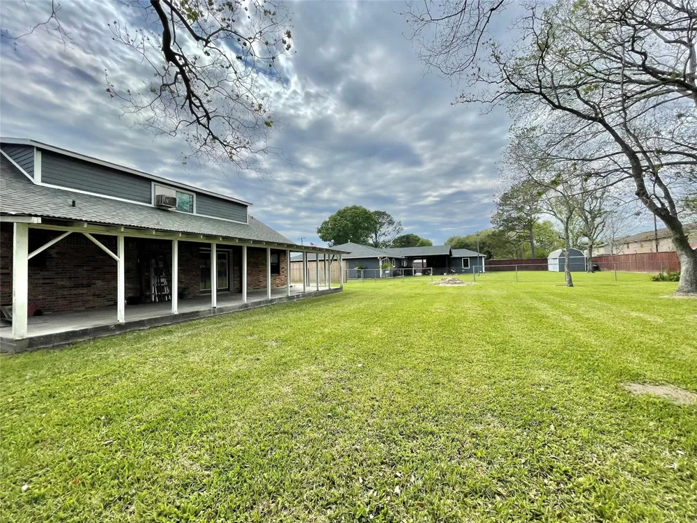 509 Dwyer Street Angleton, TX 77515