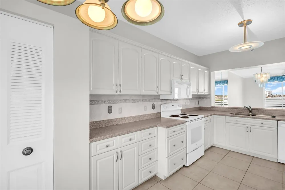 7932 SAILBOAT KEY BOULEVARD S #402 South Pasadena, FL 33707
