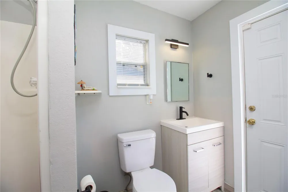 7018 OAKVIEW CIRCLE Tampa, FL 33634