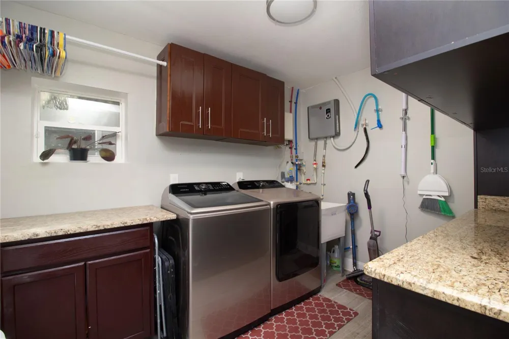 7018 OAKVIEW CIRCLE Tampa, FL 33634