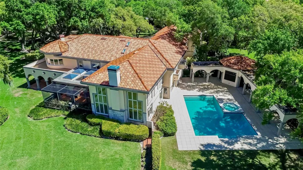 1043 GUISANDO DE AVILA Tampa, FL 33613
