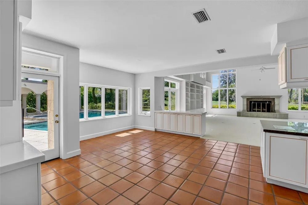 1043 GUISANDO DE AVILA Tampa, FL 33613