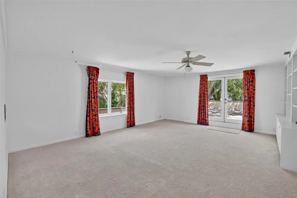 1043 GUISANDO DE AVILA Tampa, FL 33613