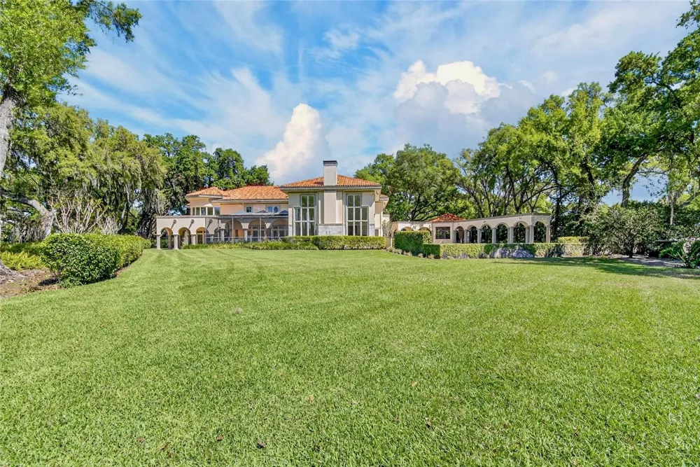 1043 GUISANDO DE AVILA Tampa, FL 33613