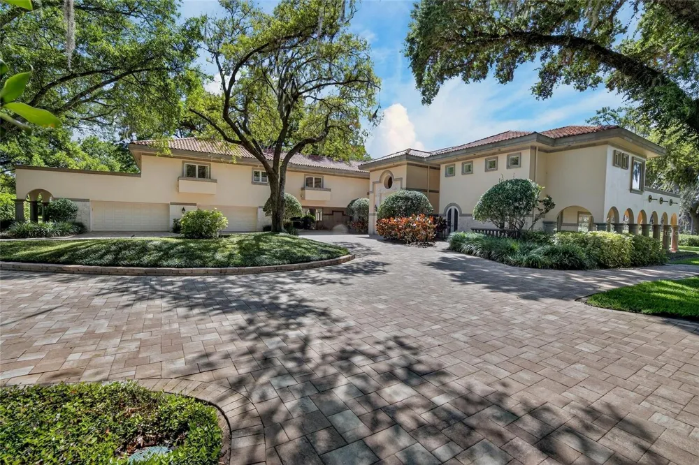 1043 GUISANDO DE AVILA Tampa, FL 33613