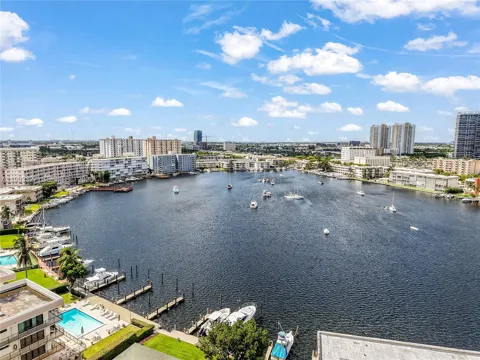 121 Golden Isles Dr #803