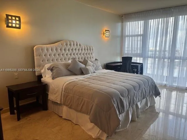 100 Lincoln Rd #PH4 Miami Beach, FL 33139