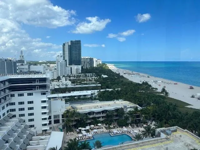 100 Lincoln Rd #PH4 Miami Beach, FL 33139