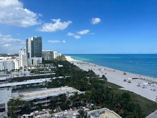 100 Lincoln Rd #PH4 Miami Beach, FL 33139