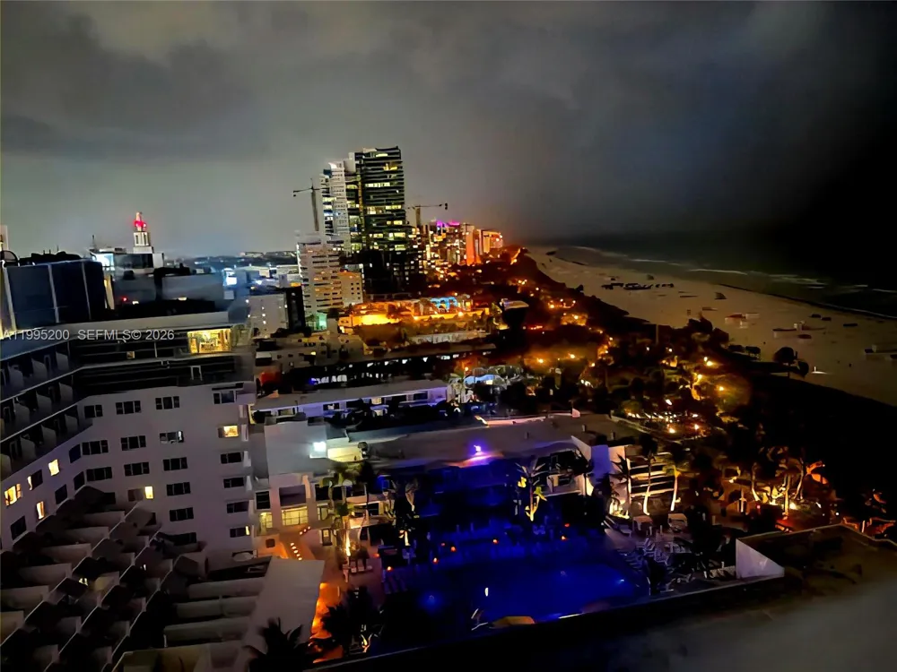 100 Lincoln Rd #PH4 Miami Beach, FL 33139