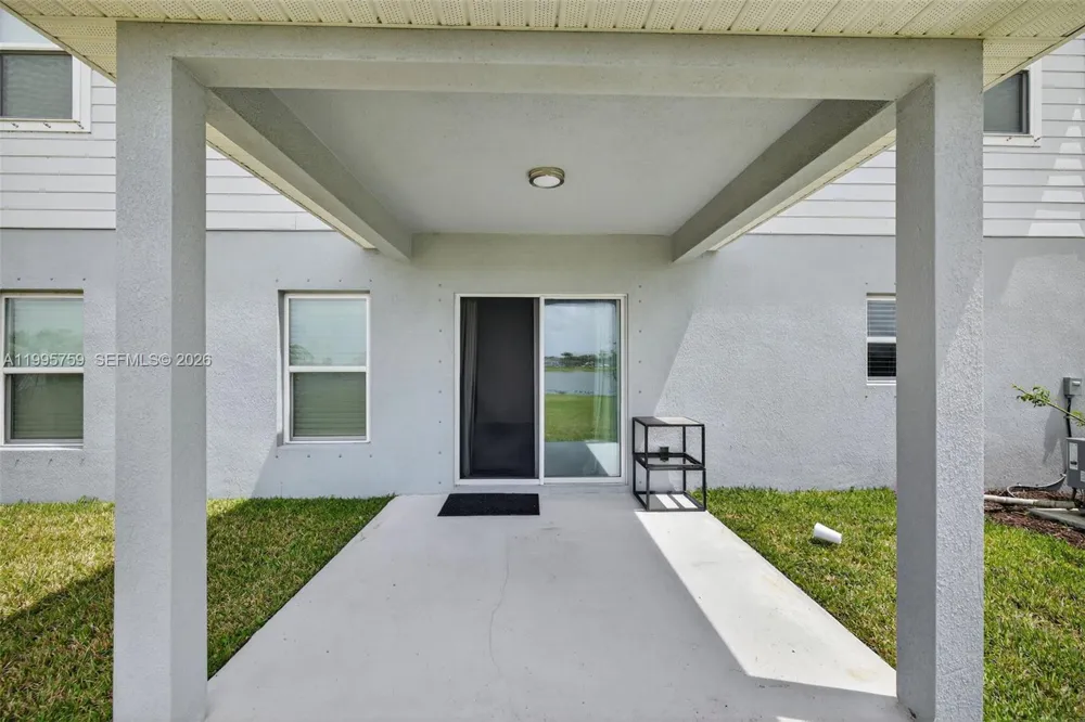 220 Raspberry Rd Fort Pierce, FL 34981