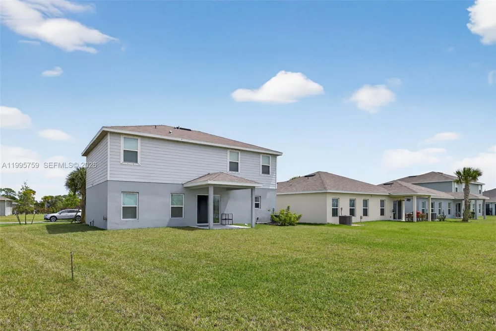 220 Raspberry Rd Fort Pierce, FL 34981