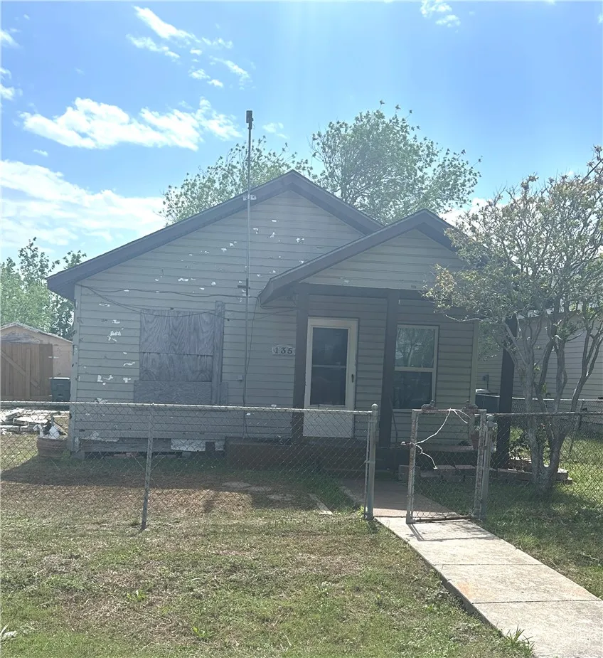 135 Allende Street Taft, TX 78390