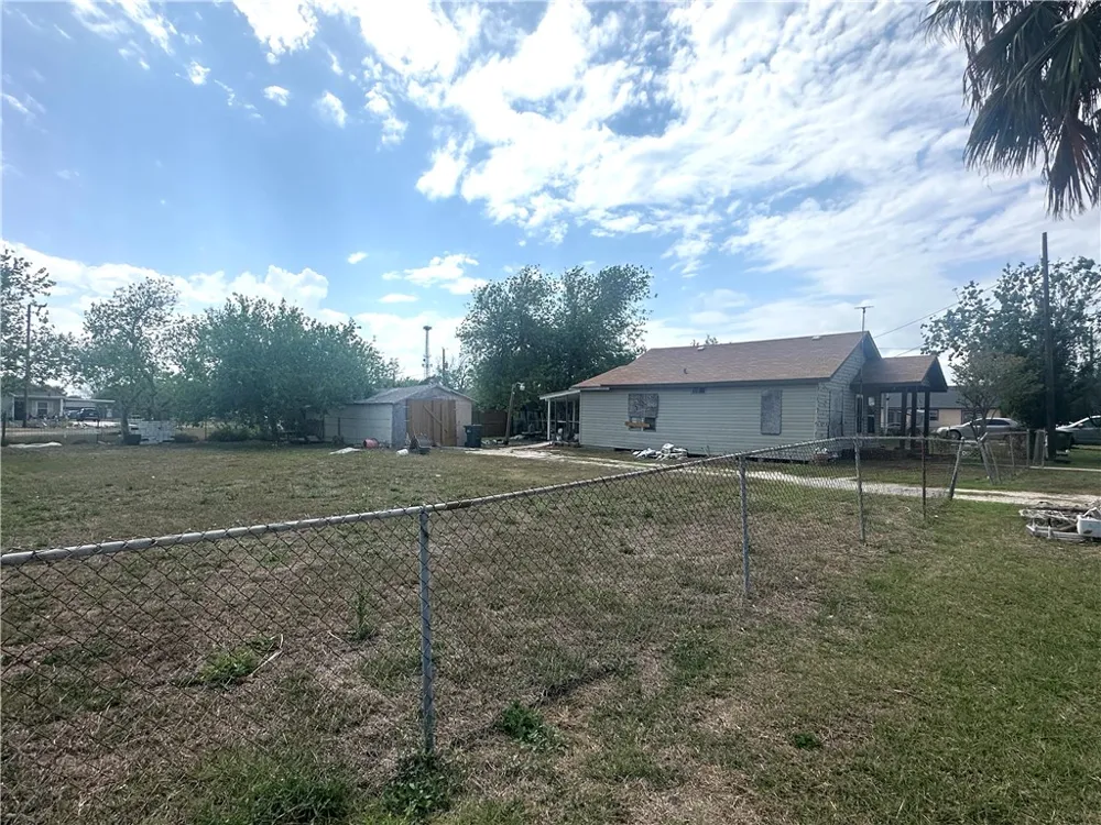 135 Allende Street Taft, TX 78390