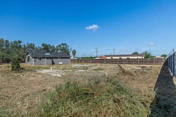 2557 E Stanford Avenue Pixley, CA 93256