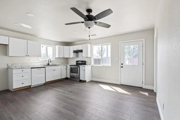 2557 E Stanford Avenue Pixley, CA 93256