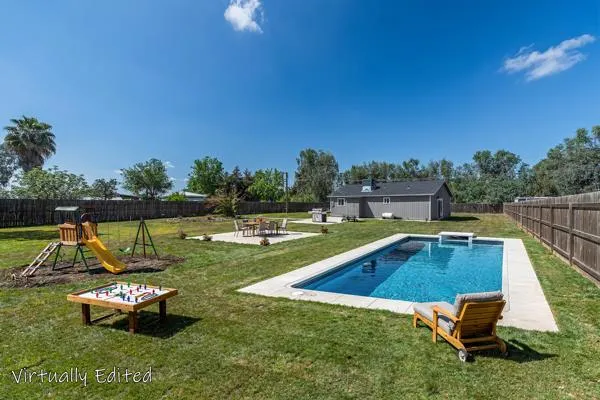 2557 E Stanford Avenue Pixley, CA 93256