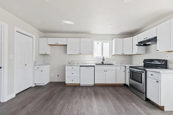 2557 E Stanford Avenue Pixley, CA 93256