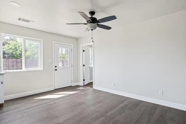 2557 E Stanford Avenue Pixley, CA 93256