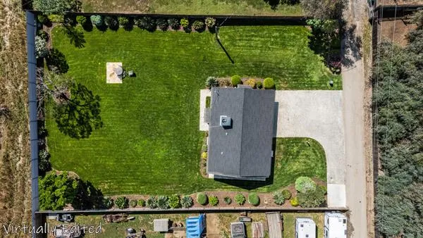2557 E Stanford Avenue Pixley, CA 93256