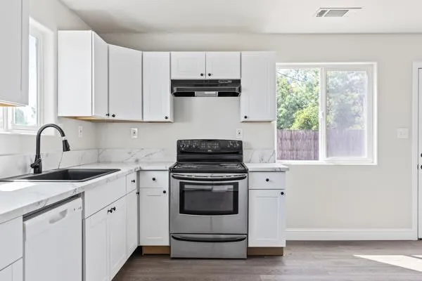 2557 E Stanford Avenue Pixley, CA 93256