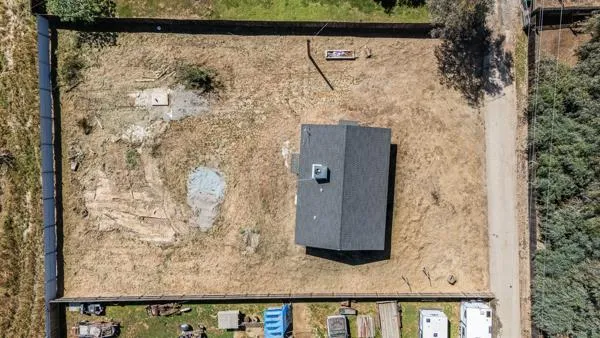 2557 E Stanford Avenue Pixley, CA 93256