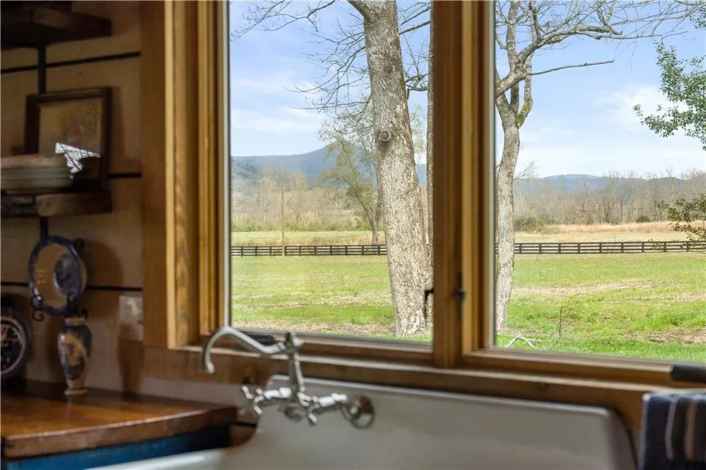 605 Lynch Mountain Road Sautee Nacoochee, GA 30571