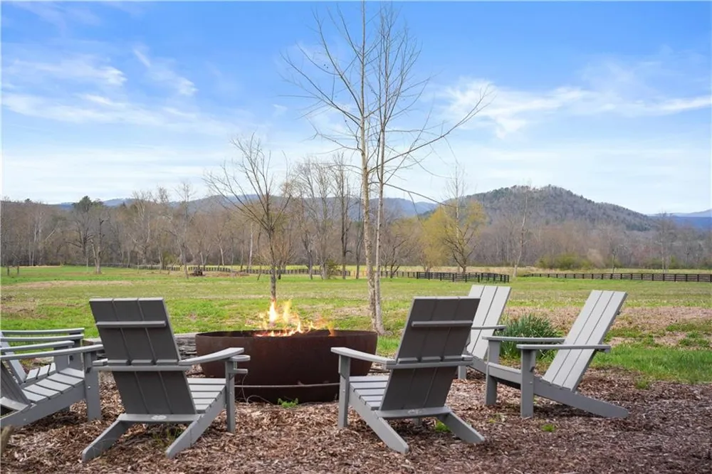 605 Lynch Mountain Road Sautee Nacoochee, GA 30571