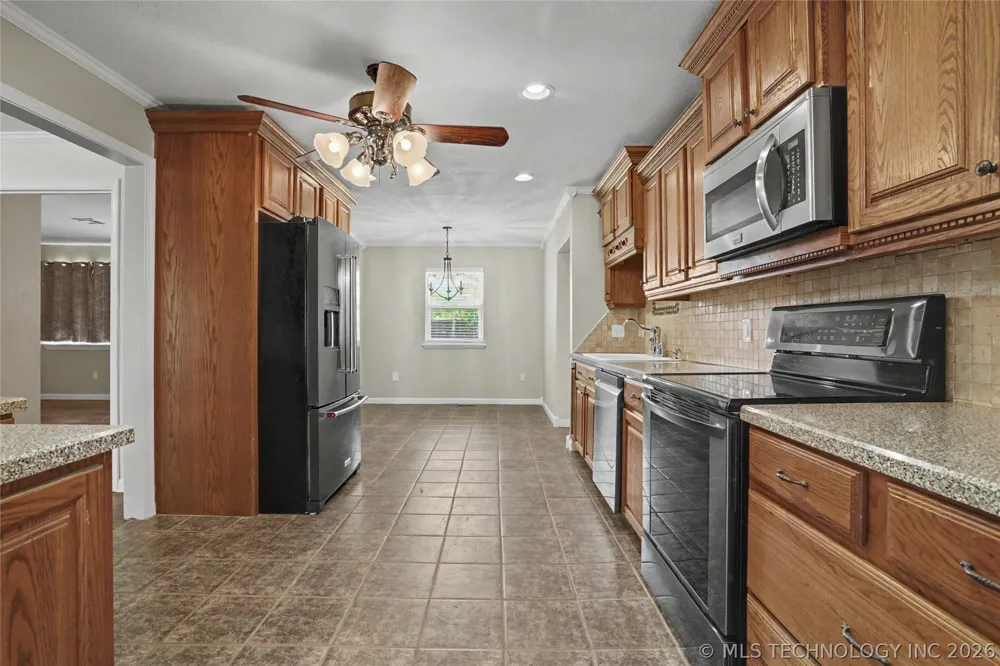 122 Lakeview Drive Mannford, OK 74044