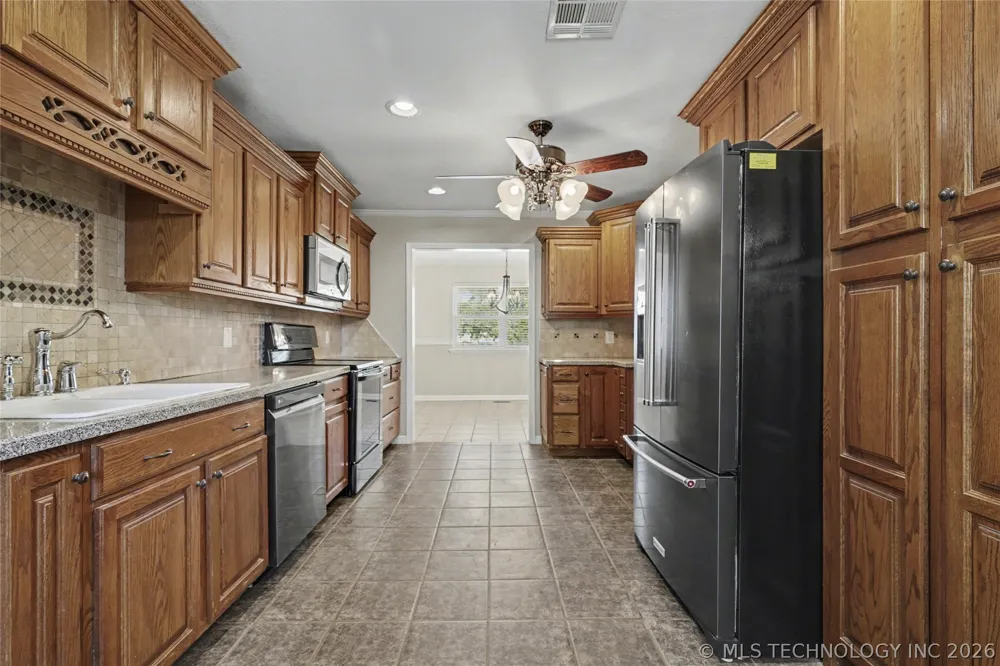 122 Lakeview Drive Mannford, OK 74044