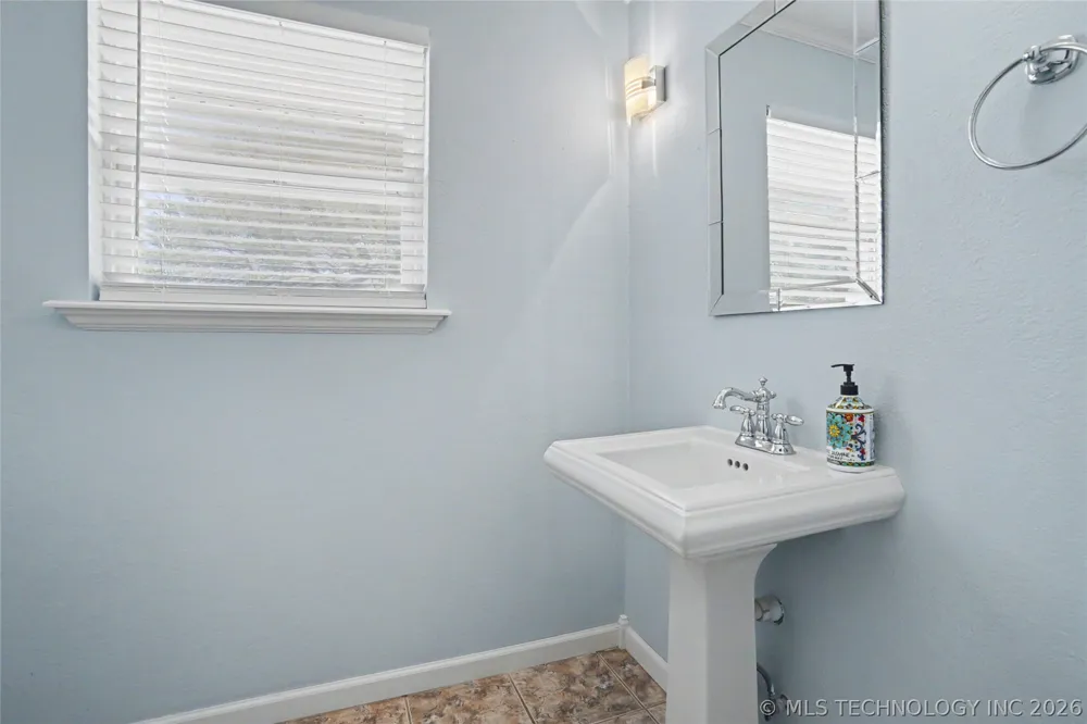 122 Lakeview Drive Mannford, OK 74044