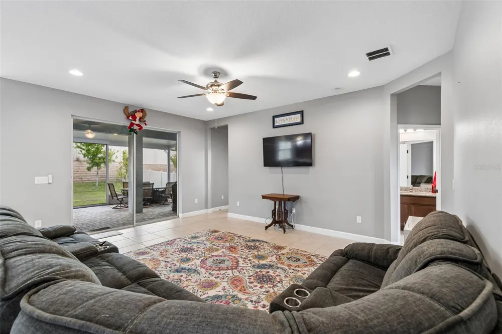 1084 CAVENDER CREEK ROAD Minneola, FL 34715