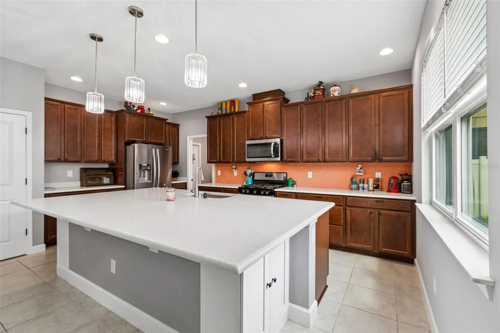 1084 CAVENDER CREEK ROAD Minneola, FL 34715