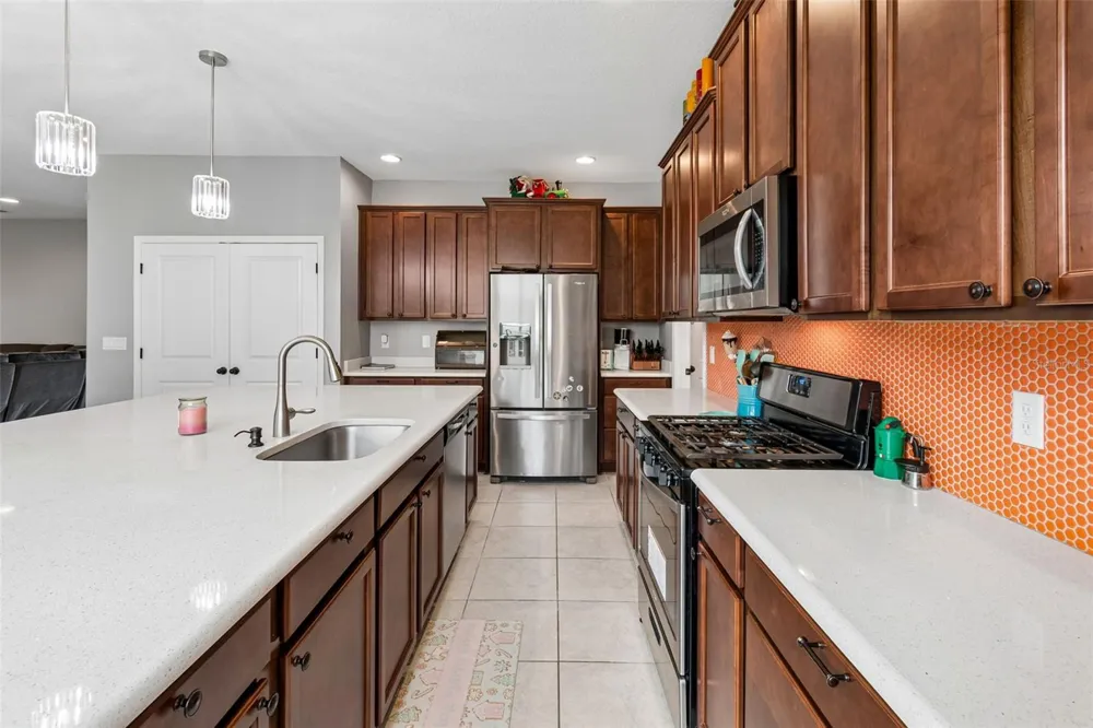 1084 CAVENDER CREEK ROAD Minneola, FL 34715