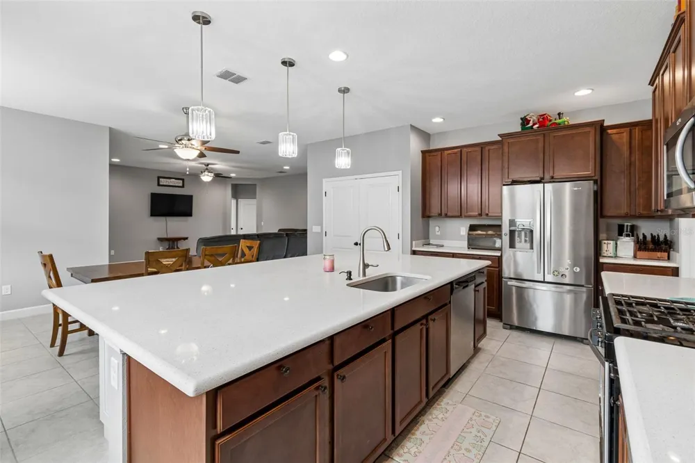1084 CAVENDER CREEK ROAD Minneola, FL 34715