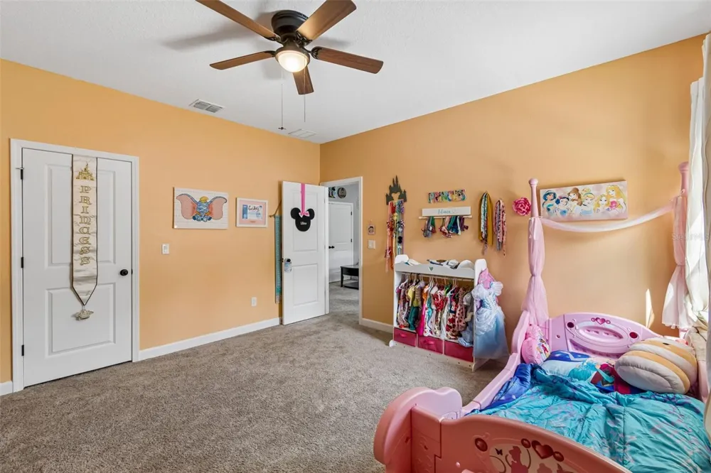 1084 CAVENDER CREEK ROAD Minneola, FL 34715