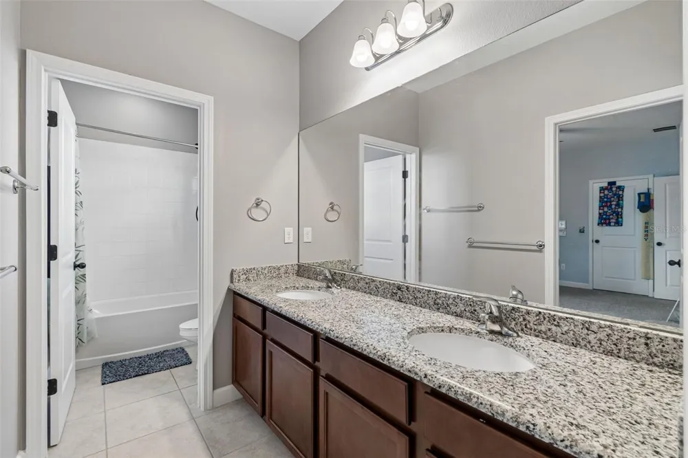 1084 CAVENDER CREEK ROAD Minneola, FL 34715