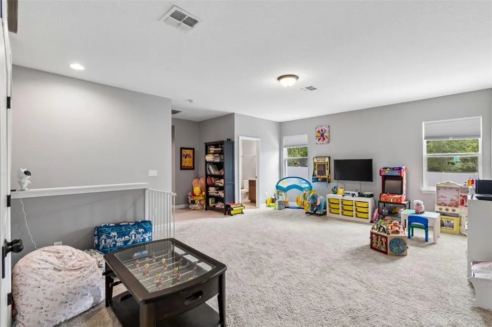 1084 CAVENDER CREEK ROAD Minneola, FL 34715