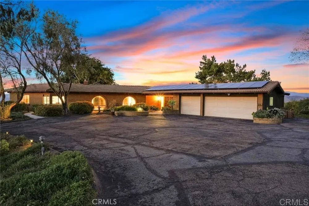 15735 Highland Valley Road Escondido, CA 92025
