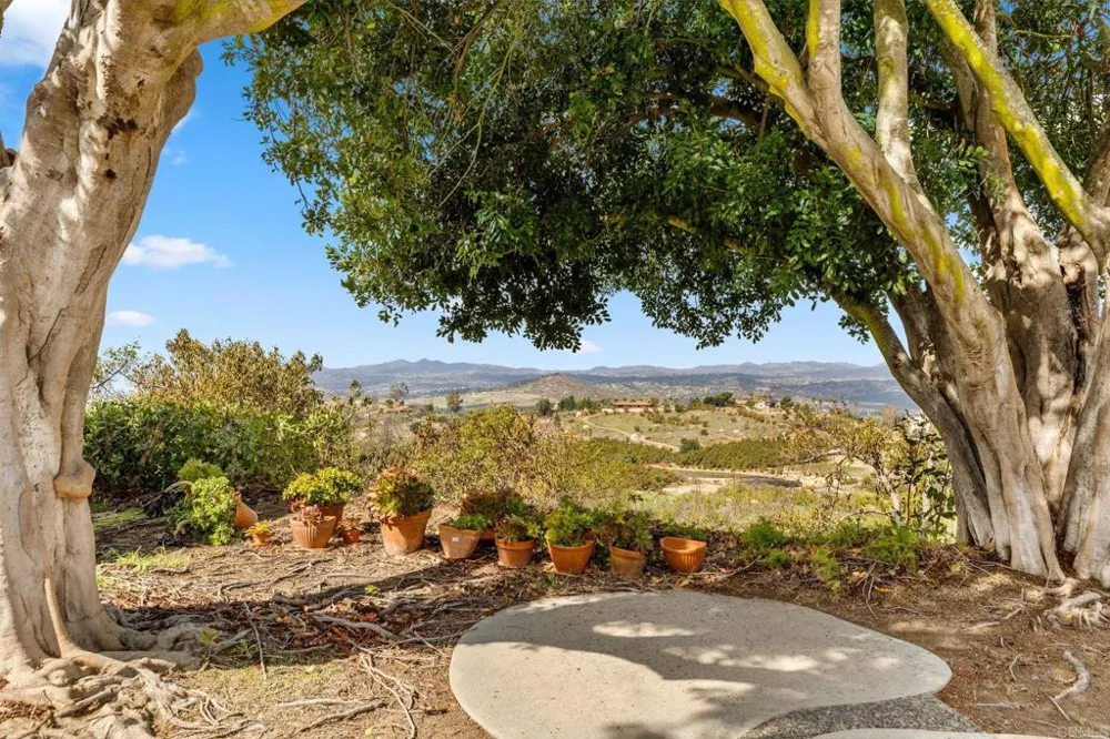 15735 Highland Valley Road Escondido, CA 92025