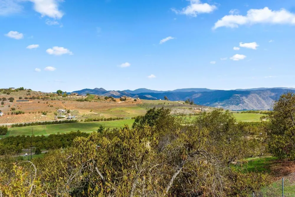 15735 Highland Valley Road Escondido, CA 92025