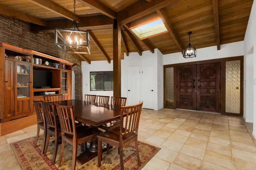15735 Highland Valley Road Escondido, CA 92025