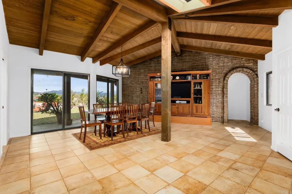 15735 Highland Valley Road Escondido, CA 92025