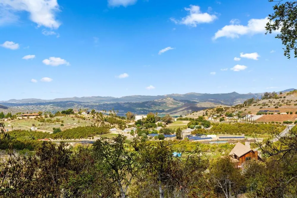 15735 Highland Valley Road Escondido, CA 92025