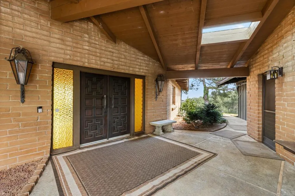 15735 Highland Valley Road Escondido, CA 92025