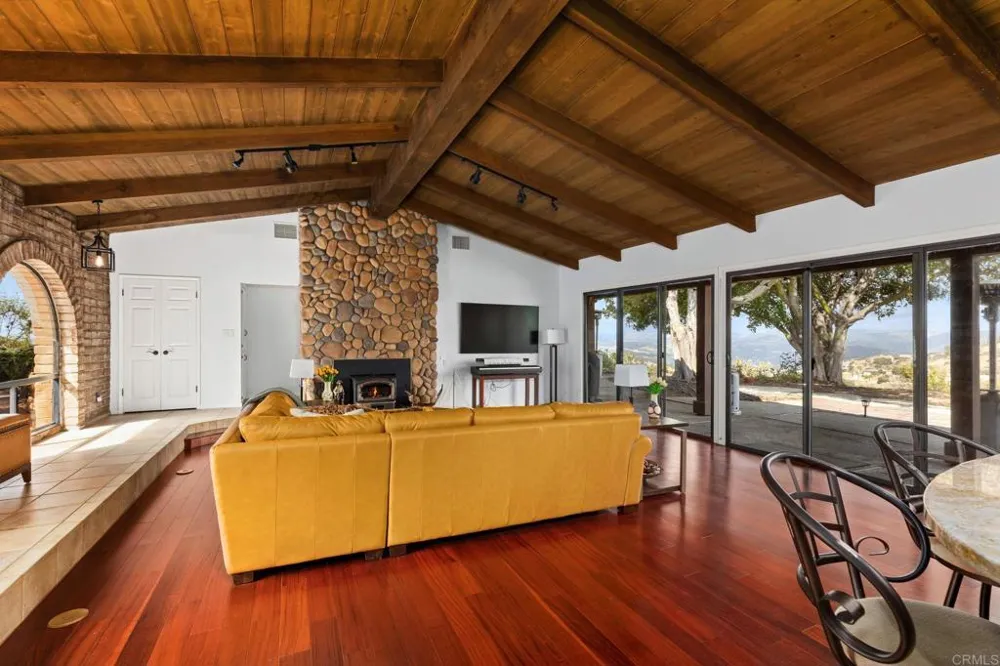 15735 Highland Valley Road Escondido, CA 92025