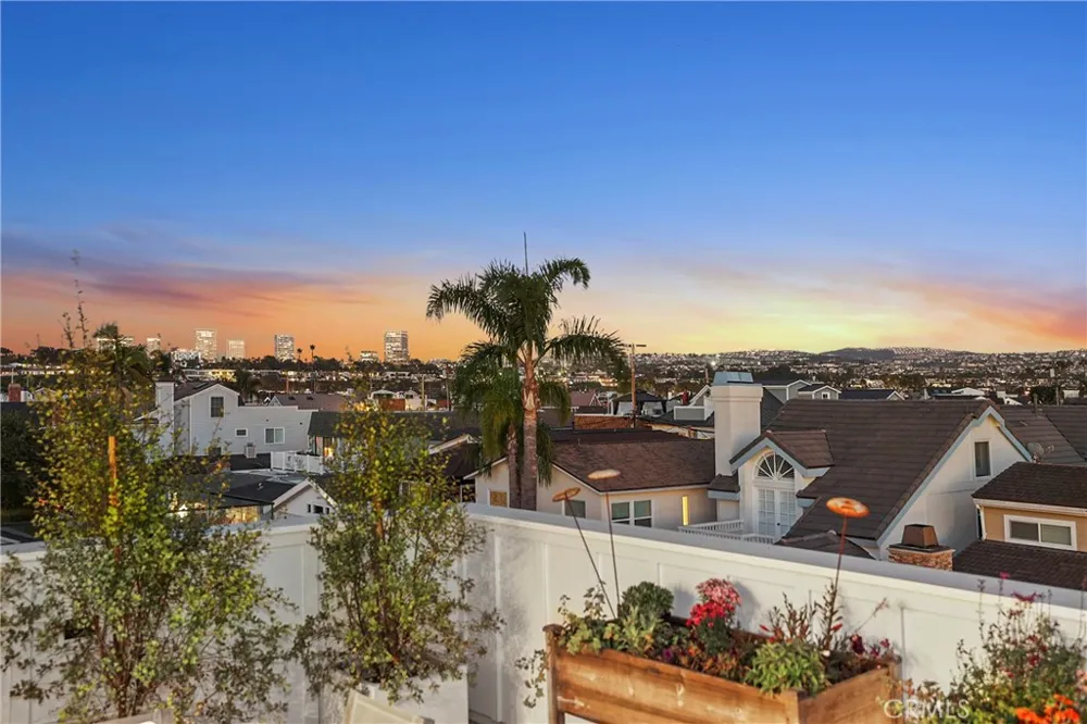 201 Opal Avenue Newport Beach, CA 92662