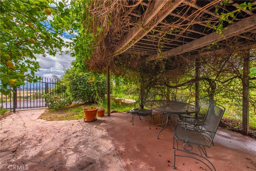 150 SUMMIT DRIVE West Hills, CA 91304