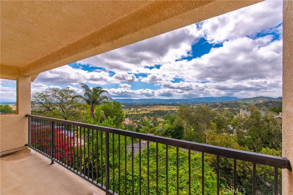 150 SUMMIT DRIVE West Hills, CA 91304