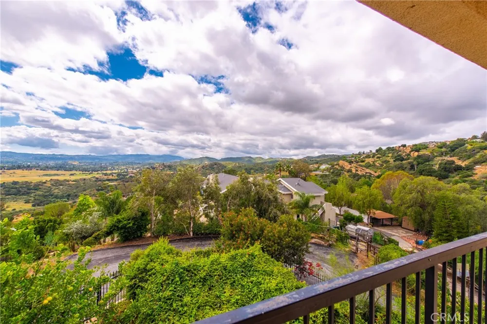 150 SUMMIT DRIVE West Hills, CA 91304